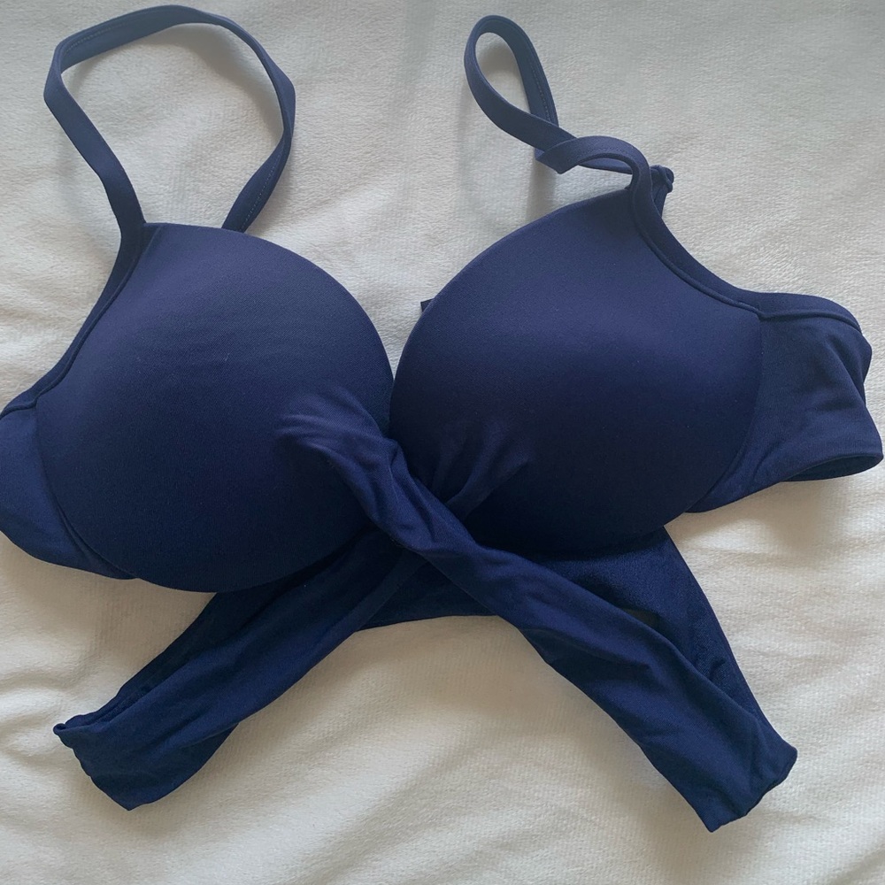 Criss cross bikini top.